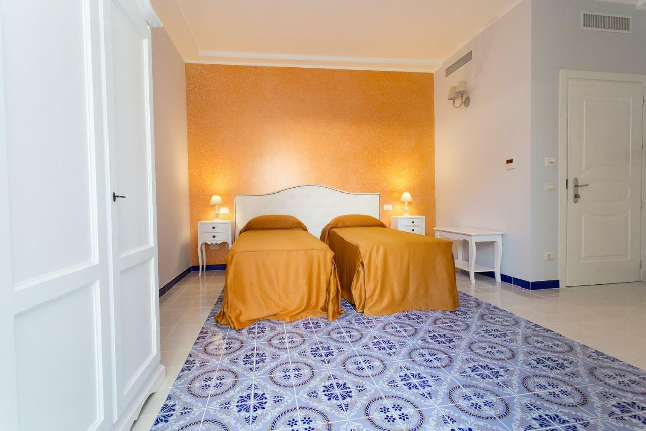 Odysseus Hotel Lipari  Exteriör bild