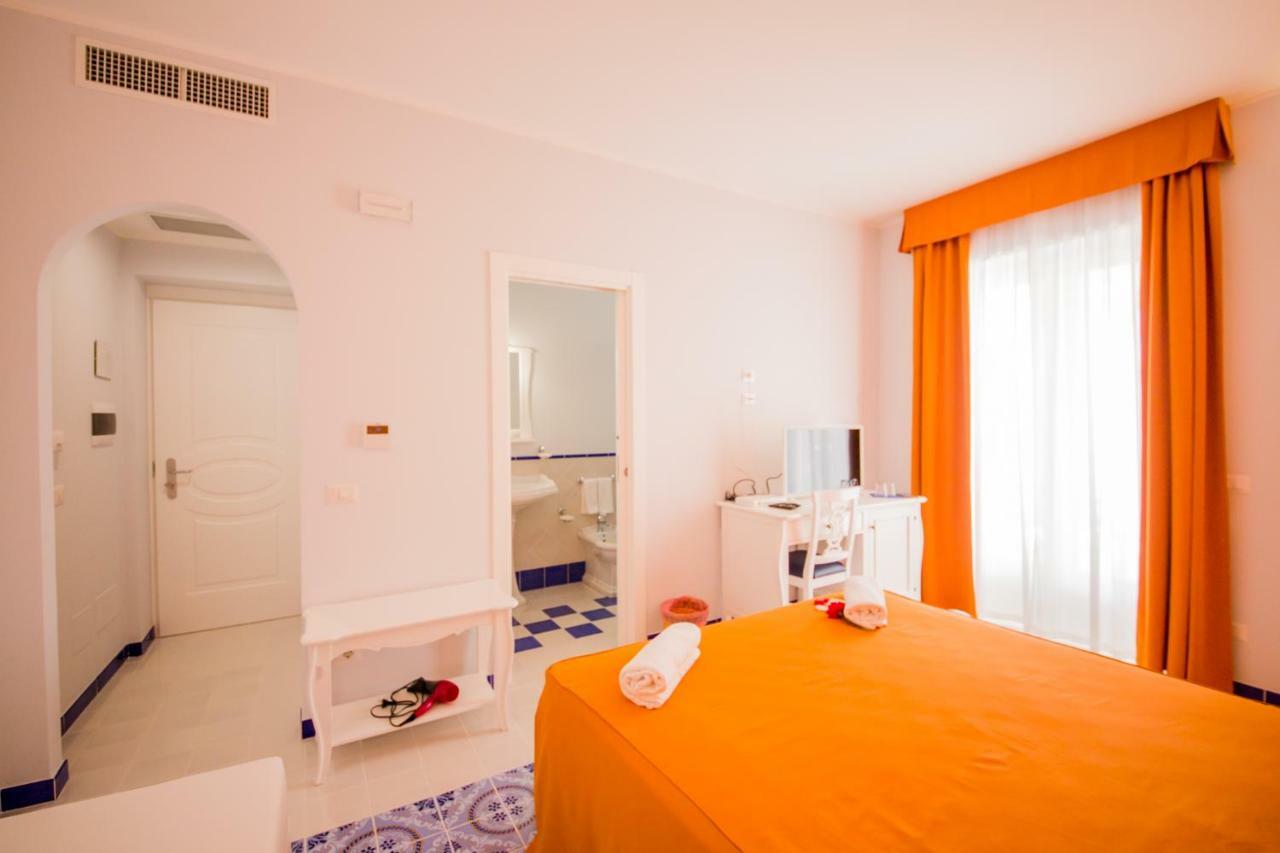 Odysseus Hotel Lipari  Exteriör bild